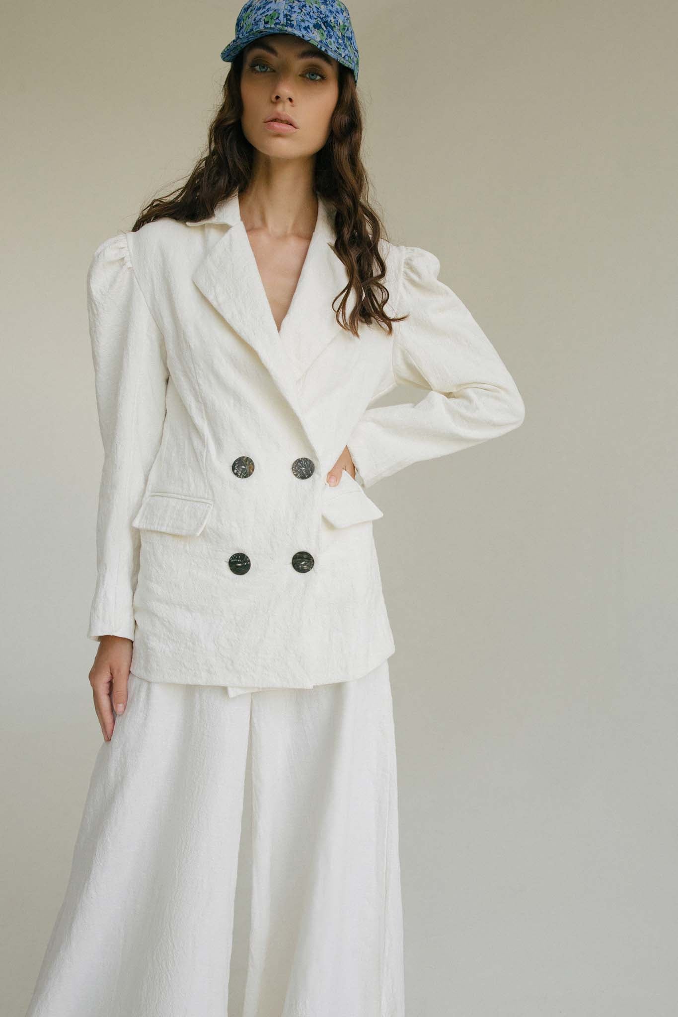 BODENE SUIT JACKET - OFF WHITE / CHAROCOAL BUTTONS